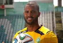 Ricardo Batista assina pelo Vitória FC