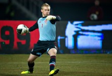 Schmeichel, Jasper Hansen e Andersen convocados pela Dinamarca para jogos contra Portugal e Albânia