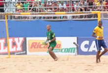 Mão vence Sul-Americano de Futebol de Praia como melhor guarda-redes pelo Brasil