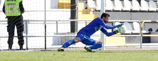 Ivo Gonçalves evita três golos no SC Freamunde 1-0 FC Penafiel