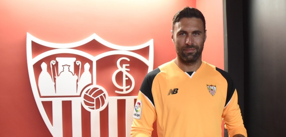 Image result for Salvatore Sirigu sevilla