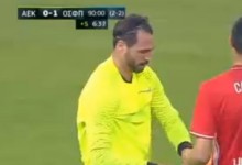 Hugo Almeida veste a pele de guarda-redes e AEK chega à final da Taça da Grécia