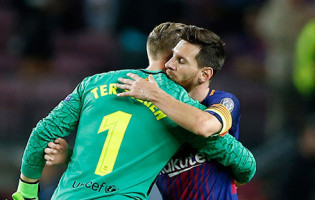 Ter Stegen juntou seis defesas a eficácia de passe de 91% – FC Barcelona 3-0 Juventus FC