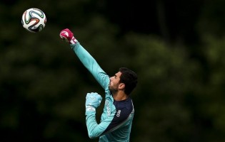 Anthony Lopes, Rui Patrício, Eduardo e Beto nos 30 pré-convocados por Portugal para o Mundial’2014