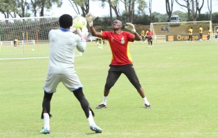 Yakubu, treinador de guarda-redes do Gana, diz-se surpreendido pelas críticas de Kwarasey