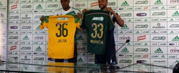 Jailson assina e apresenta-se com “cara de mau” no Palmeiras