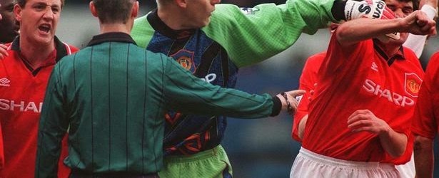 Peter Schmeichel lutou com Roy Keane em 1998