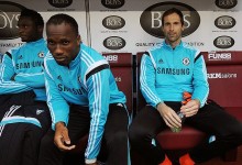 Cech não tem “tempo para ficar no banco”