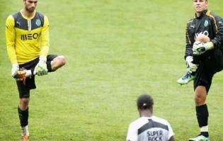 Patrício quis subir à área mas Marcelo Boeck não deixou