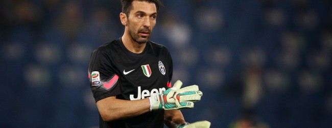 Buffon era líbero no Parma e deixa críticas à Bola de Ouro