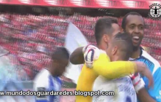 Júlio César, Helton e Quaresma terminam SL Benfica 0-0 FC Porto abraçados