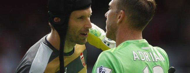 Adrián apoia Petr Cech após erros no Arsenal 0-2 West Ham