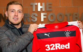 Maciej Gostomski assina pelo Rangers