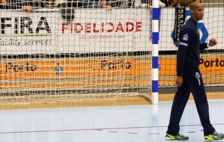 Alfredo Quintana faz 16 defesas no SL Benfica 19-23 FC Porto