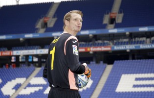 Giedrius Arlauskis emprestado ao RCD Espanyol e sofre seis golos na estreia