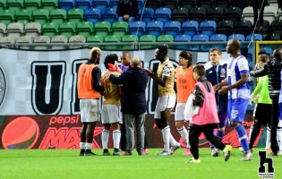 Helton confortou Abner depois de defender penalti