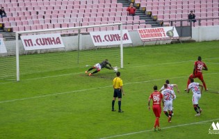 José Moreira defende penalti no FC Penafiel 1-1 SC Olhanense