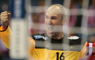 Thierry Omeyer marca e faz 16 defesas no França 32-24 Croácia