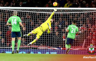 Fraser Forster não sofre desde o regresso ou há quatro jogos consecutivos