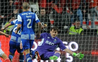 Iker Casillas já conquistou seis pontos ao SL Benfica