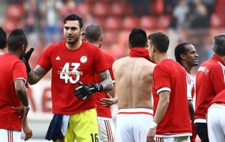 Roberto Jiménez é tricampeão Grego com o Olympiacos FC