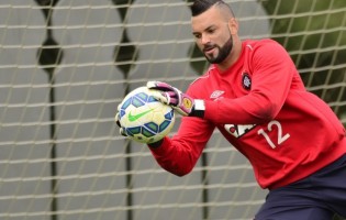 Weverton Pereira renova pelo Atlético Paranaense