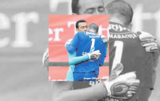 Cássio Anjos foi até ao meio-campo para confortar Eduardo Gottardi