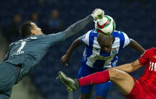 Cássio Anjos renova pelo Rio Ave FC