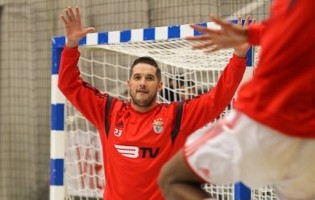 Hugo Figueira em destaque com golo no SL Benfica 40-30 Madeira SAD