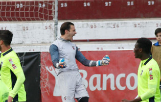 José Costa defende penalti no último lance do Oriental 0-0 SC Braga B