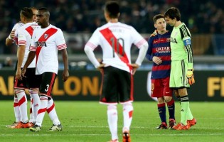 Barovero recebeu chuteiras de Messi e camisola de Claudio Bravo para o filho