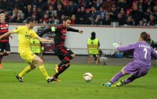 Sergio Asenjo regressa 323 dias depois e destaca-se no Bayer Leverkusen 0-0 Villarreal CF