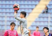 Diogo Costa, aos 16 anos, treina no plantel sénior do FC Porto