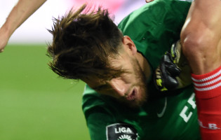 Pedro Trigueira em destaque com cinco defesas no Académica 1-2 SL Benfica