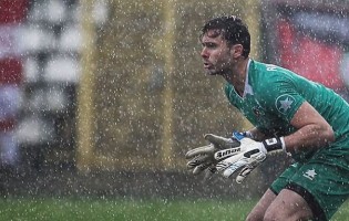 Ricardo Moura defende penalti e é o melhor em campo no SL Benfica B 0-2 Leixões SC