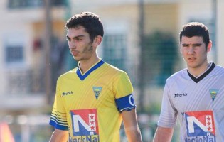 Vítor Damas Sousa, neto da lenda, aos 17 anos treina nos seniores do Estoril