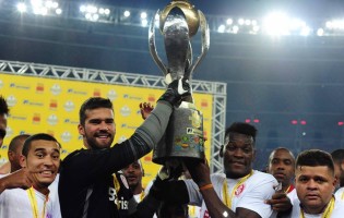 Alisson Becker pentacampeão Gaúcho na despedida pelo SC Internacional