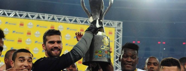 Alisson Becker pentacampeão Gaúcho na despedida pelo SC Internacional