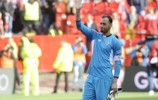 Beto Pimparel despede-se em lágrimas dos adeptos do Sevilla FC