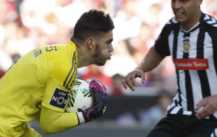 Ederson Moraes é guarda-redes revelação da Primeira Liga para a UEFA