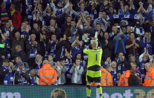 Kasper Schmeichel é campeão da Premier League pelo Leicester City FC