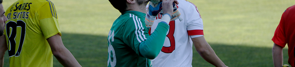 Luís Ribeiro assina pelo Estoril