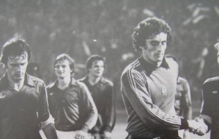 Béla Katzirz: “Não acho que Gábor Király seja um guarda-redes muito eficaz”