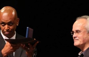 Helton: “Saio de cabeça erguida, embora triste”