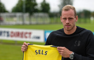 Matz Sels assina pelo Newcastle