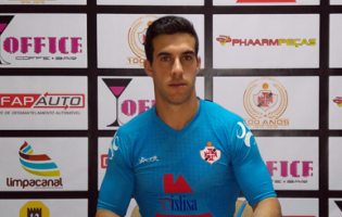 Ruca Nunes assina pelo Lusitano FC