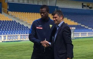 Thierry Graça assina pelo Estoril