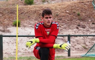 Georgemy Gonçalves assina pelo Vitória SC