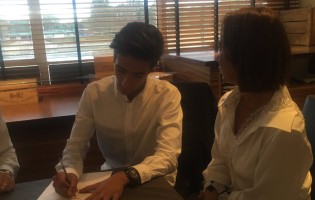 José Mourinho Jr. assina pelo Fulham FC