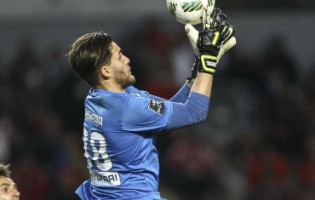 Pedro Trigueira assina pelo Vitória FC